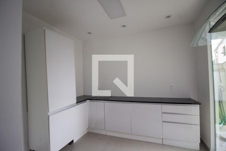 Casa de condomínio à venda com 220m², 4 quartos e 2 vagasCozinha e Área de Serviço