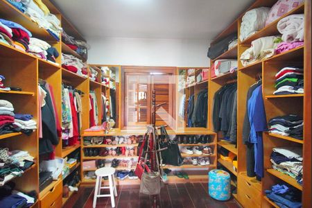 Casa à venda com 360m², 3 quartos e 2 vagasCloset da suíte