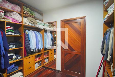 Casa à venda com 360m², 3 quartos e 2 vagasCloset da suíte