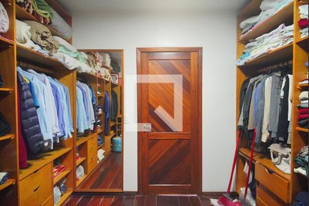 Casa à venda com 360m², 3 quartos e 2 vagasCloset da suíte