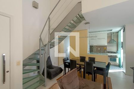 Escada de apartamento para alugar com 2 quartos, 73m² em Pompeia, São Paulo