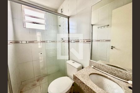 Banheiro de apartamento à venda com 2 quartos, 98m² em Fonte Grande, Contagem