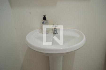 Apartamento para alugar com 61m², 3 quartos e 1 vaga Apartamento para alugar com 61m², 3 quartos e 1 vagaBanheiro social - pia