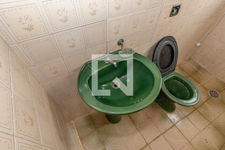 Casa à venda com 2500m², 3 quartos e 10 vagasDetalhe Banheiro 