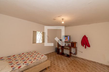 Casa à venda com 2500m², 3 quartos e 10 vagasQuarto Edícula Fundos 