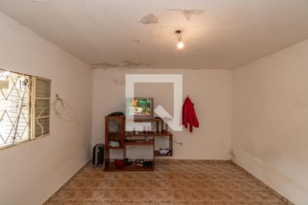 Casa à venda com 2500m², 3 quartos e 10 vagasQuarto Edícula Fundos 