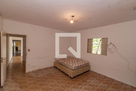 Casa à venda com 2500m², 3 quartos e 10 vagasQuarto Edícula Fundos 