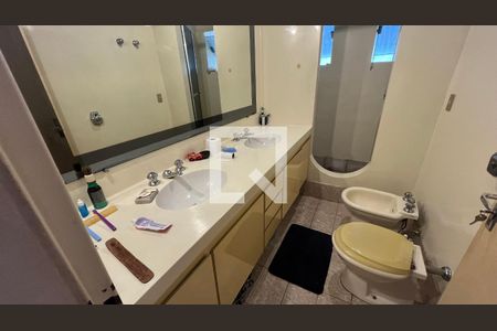 Casa para alugar com 350m², 3 quartos e 4 vagasBanheiro