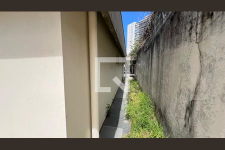 Casa para alugar com 350m², 3 quartos e 4 vagasCorredor externo