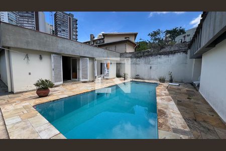 Casa para alugar com 350m², 3 quartos e 4 vagasPiscina