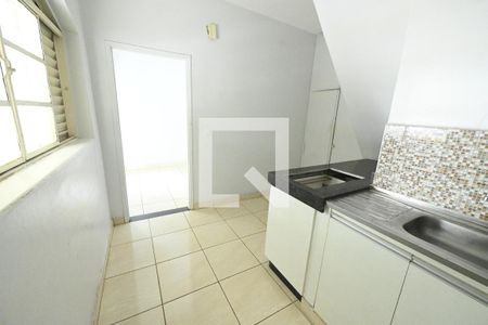 Cozinha de apartamento para alugar com 2 quartos, 130m² em Setor Urias Magalhães, Goiânia