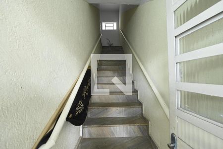 Escada de apartamento para alugar com 2 quartos, 130m² em Setor Urias Magalhães, Goiânia
