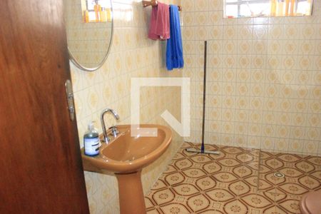 Casa à venda com 200m², 4 quartos e 3 vagasBanheiro 1