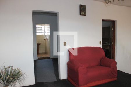 Casa à venda com 200m², 4 quartos e 3 vagasSala superior de acesso aos quartos/suíte