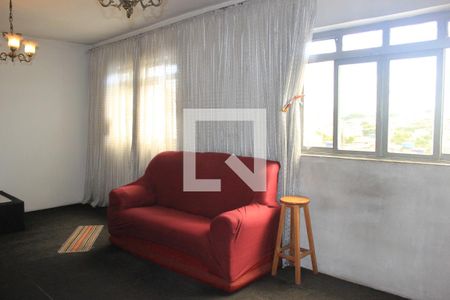 Casa à venda com 200m², 4 quartos e 3 vagasSala superior de acesso aos quartos/suíte