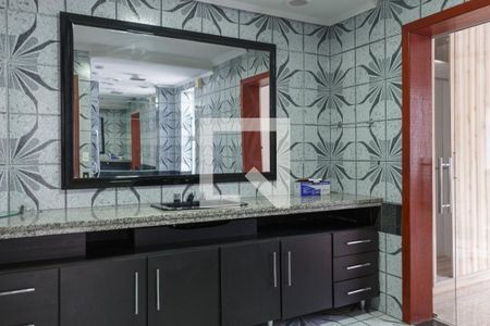 Casa à venda com 252m², 5 quartos e 3 vagas Casa à venda com 252m², 5 quartos e 3 vagasBanheiro da Suíte 1