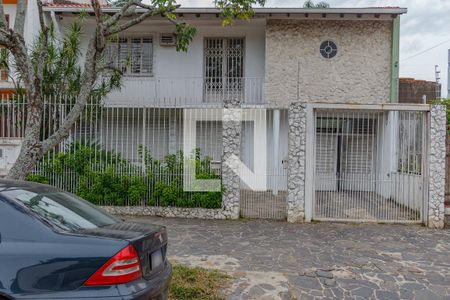Casa à venda com 252m², 5 quartos e 3 vagas Casa à venda com 252m², 5 quartos e 3 vagasFachada