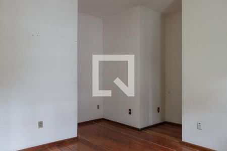 Casa à venda com 252m², 5 quartos e 3 vagas Casa à venda com 252m², 5 quartos e 3 vagasSuíte 4