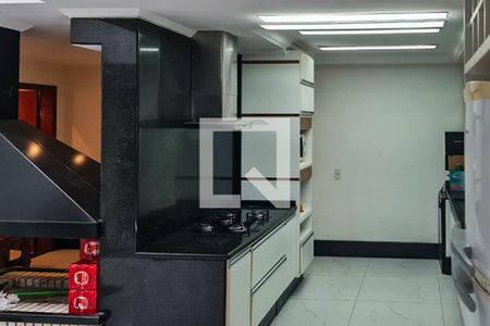 Casa à venda com 252m², 5 quartos e 3 vagas Casa à venda com 252m², 5 quartos e 3 vagasCozinha e Área de Serviço