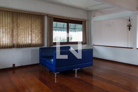 Casa à venda com 252m², 5 quartos e 3 vagas Casa à venda com 252m², 5 quartos e 3 vagasSala de Estar 2