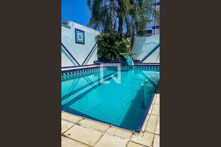 Casa à venda com 252m², 5 quartos e 3 vagas Casa à venda com 252m², 5 quartos e 3 vagasÁrea comum - Piscina