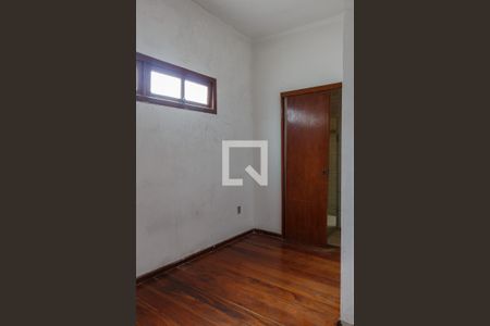 Casa à venda com 252m², 5 quartos e 3 vagas Casa à venda com 252m², 5 quartos e 3 vagasCloset da suíte 4