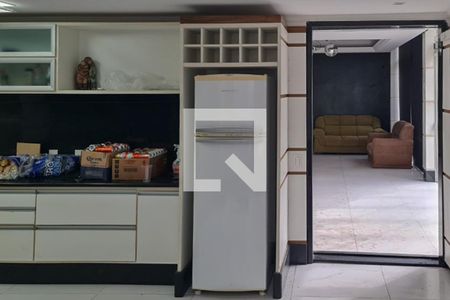 Casa à venda com 252m², 5 quartos e 3 vagas Casa à venda com 252m², 5 quartos e 3 vagasCozinha e Área de Serviço