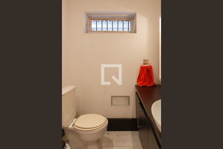 Casa à venda com 252m², 5 quartos e 3 vagas Casa à venda com 252m², 5 quartos e 3 vagasLavabo