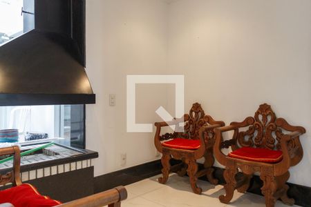 Casa à venda com 252m², 5 quartos e 3 vagas Casa à venda com 252m², 5 quartos e 3 vagasHall social