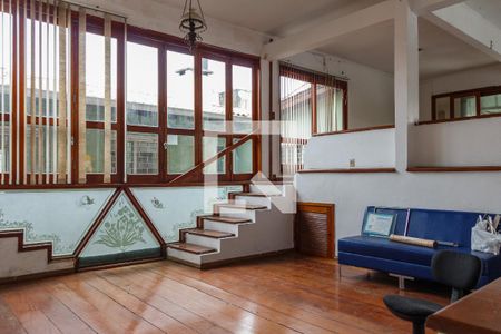 Casa à venda com 252m², 5 quartos e 3 vagas Casa à venda com 252m², 5 quartos e 3 vagasSala de Estar 2