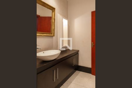 Casa à venda com 252m², 5 quartos e 3 vagas Casa à venda com 252m², 5 quartos e 3 vagasLavabo