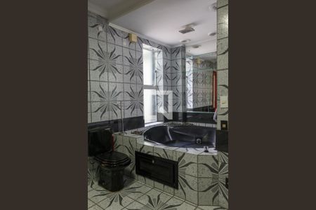 Casa à venda com 252m², 5 quartos e 3 vagas Casa à venda com 252m², 5 quartos e 3 vagasBanheiro da Suíte 1