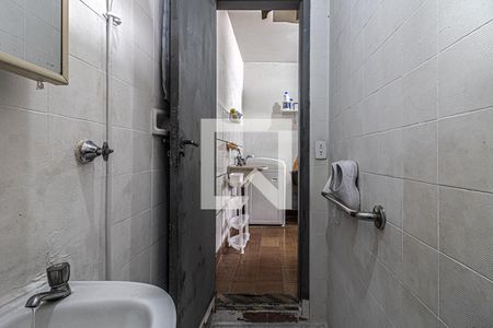 Casa à venda com 140m², 3 quartos e 2 vagasbanheiro na área de serviço_3