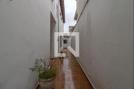 Casa à venda com 140m², 3 quartos e 2 vagascorredor lateral_2