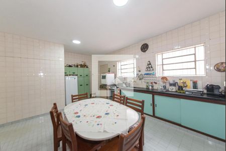 Casa à venda com 200m², 3 quartos e 3 vagas Casa à venda com 200m², 3 quartos e 3 vagasCozinha