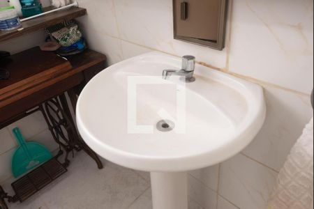 Casa à venda com 200m², 3 quartos e 3 vagas Casa à venda com 200m², 3 quartos e 3 vagasBanheiro Social