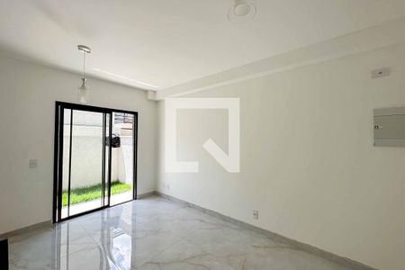 Apartamento à venda com 74m², 2 quartos e sem vagaSala