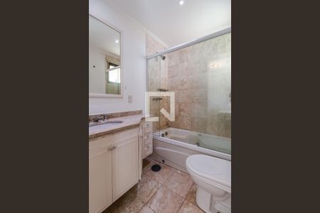 Apartamento para alugar com 248m², 3 quartos e 3 vagas Apartamento para alugar com 248m², 3 quartos e 3 vagasBanheiro da Suíte 2