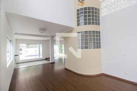 Sala de TV de casa de condomínio para alugar com 4 quartos, 330m² em Alphaville, Santana de Parnaíba