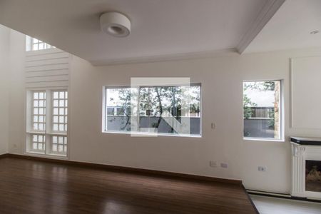 Sala de TV de casa de condomínio para alugar com 4 quartos, 330m² em Alphaville, Santana de Parnaíba