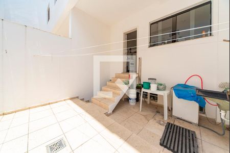 Casa à venda com 192m², 3 quartos e 4 vagas Casa à venda com 192m², 3 quartos e 4 vagasQuintal dos Fundos e Área de serviço