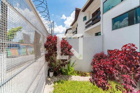 Casa à venda com 192m², 3 quartos e 4 vagas Casa à venda com 192m², 3 quartos e 4 vagasFachada e Jardim