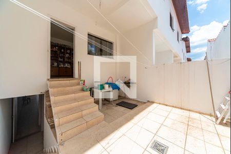 Casa à venda com 192m², 3 quartos e 4 vagas Casa à venda com 192m², 3 quartos e 4 vagasQuintal dos Fundos
