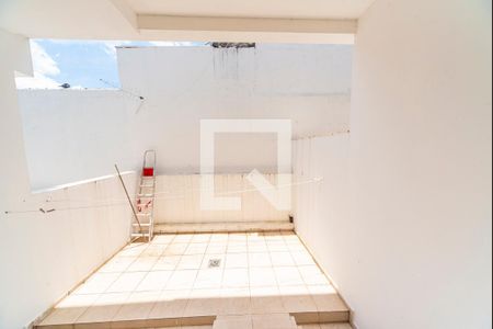 Casa à venda com 192m², 3 quartos e 4 vagas Casa à venda com 192m², 3 quartos e 4 vagasQuintal dos Fundos