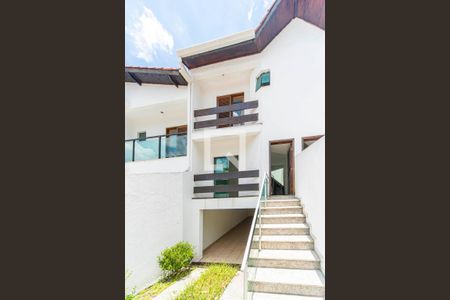 Casa à venda com 192m², 3 quartos e 4 vagas Casa à venda com 192m², 3 quartos e 4 vagasFachada