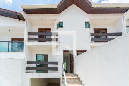 Casa à venda com 192m², 3 quartos e 4 vagas Casa à venda com 192m², 3 quartos e 4 vagasFachada