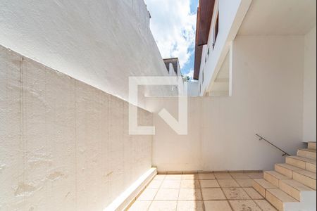 Casa à venda com 192m², 3 quartos e 4 vagas Casa à venda com 192m², 3 quartos e 4 vagasQuintal Fundos
