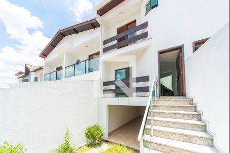 Casa à venda com 192m², 3 quartos e 4 vagas Casa à venda com 192m², 3 quartos e 4 vagasFachada