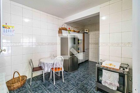 Casa à venda com 385m², 6 quartos e 8 vagasCasa 01 - Cozinha