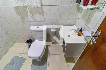 Casa à venda com 385m², 6 quartos e 8 vagasCasa 01 - Banheiro de serviço